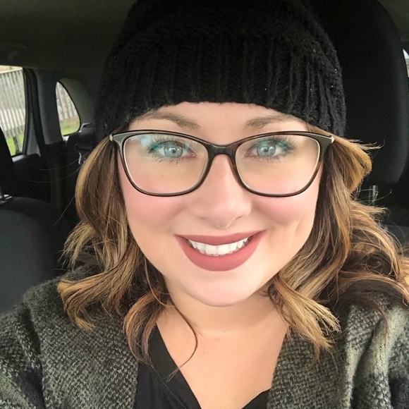 Profile Picture of Crystal Vickers (@crysvick) on Poshmark