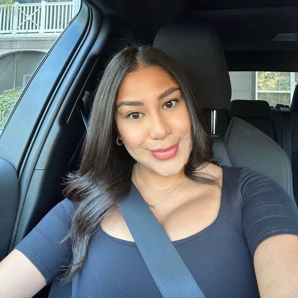 Profile Picture of Angela Castro (@angelacastro1) on Poshmark