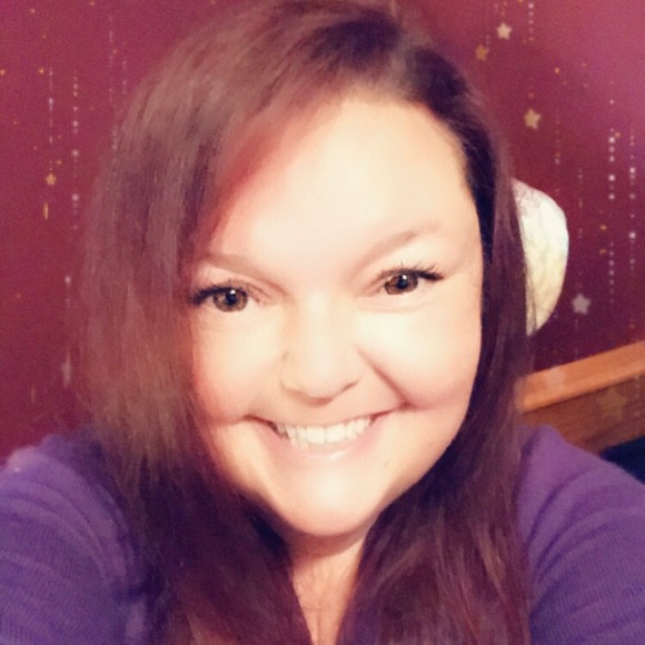 Profile Picture of Crystal Vandyke (@southerncharm74) on Poshmark