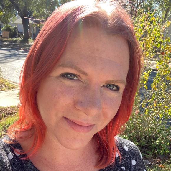 Profile Picture of Susan Hooks (@susan_hooks) on Poshmark