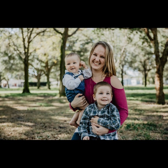 Profile Picture of Sarah Weaving (@sdweaving) on Poshmark