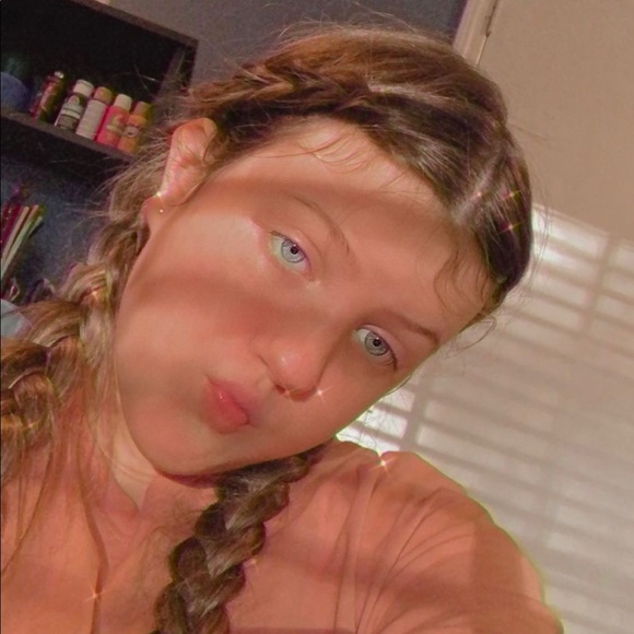 Profile Picture of Carly Chadwick (@carlychadwick) on Poshmark