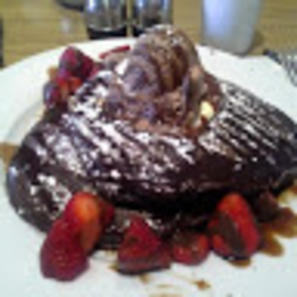 Profile Picture of Helia Mansouri (@beanboy27) on Poshmark