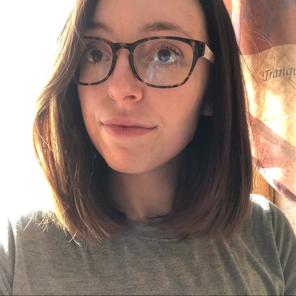 Profile Picture of Samantha Kiefer (@samkiefer6) on Poshmark