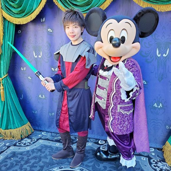 Profile Picture of Calvin Chen (@calstore25) on Poshmark