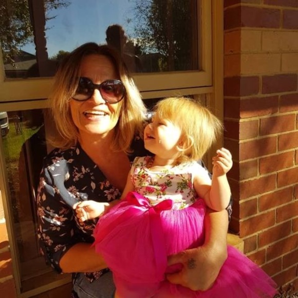 Profile Picture of Lorna Day (@lornaday524) on Poshmark