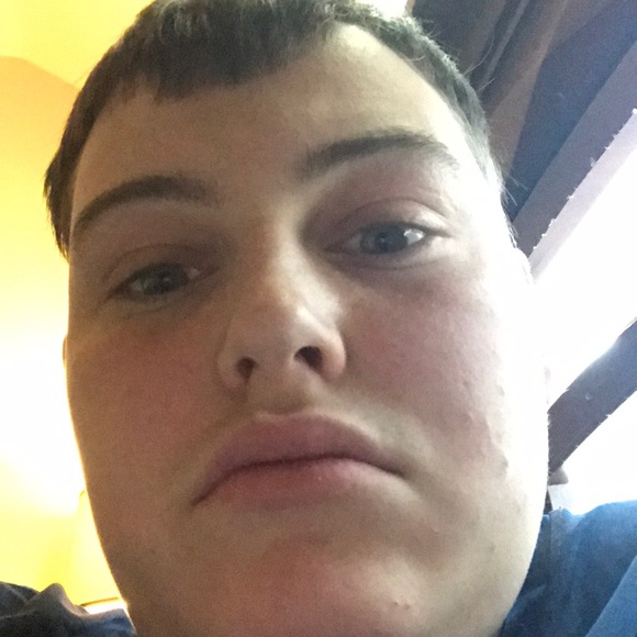 Profile Picture of Andrew Guillory (@andrewguillory) on Poshmark