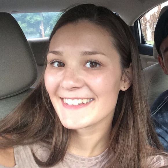 Shelby Lester - Poshmark Profile Picture of Shelby Lester (@shelbydlester) on Poshmark