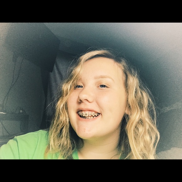 Profile Picture of Kylee Donelson (@kyleedonelson) on Poshmark