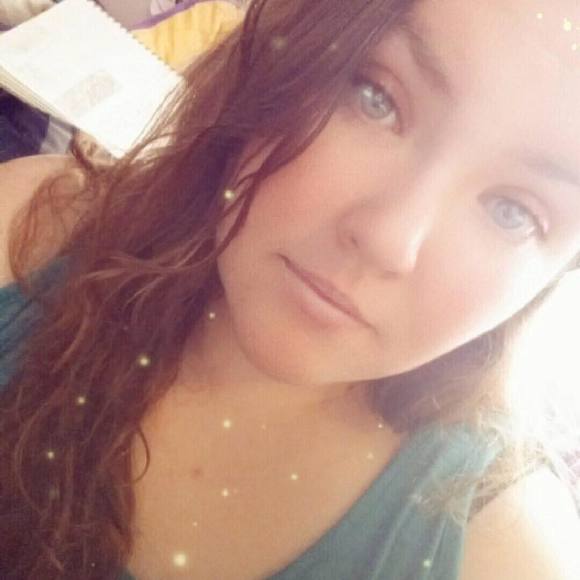 Profile Picture of Sara Edwards (@saraedwards134) on Poshmark