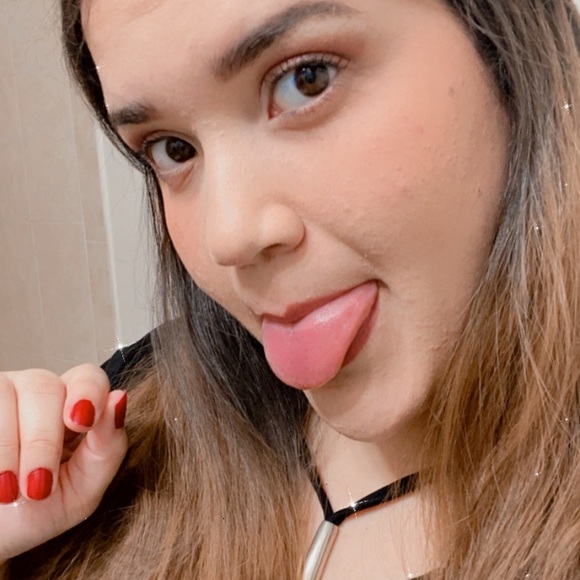Profile Picture of Grecia Mantopoulos (@gmantopoulos) on Poshmark