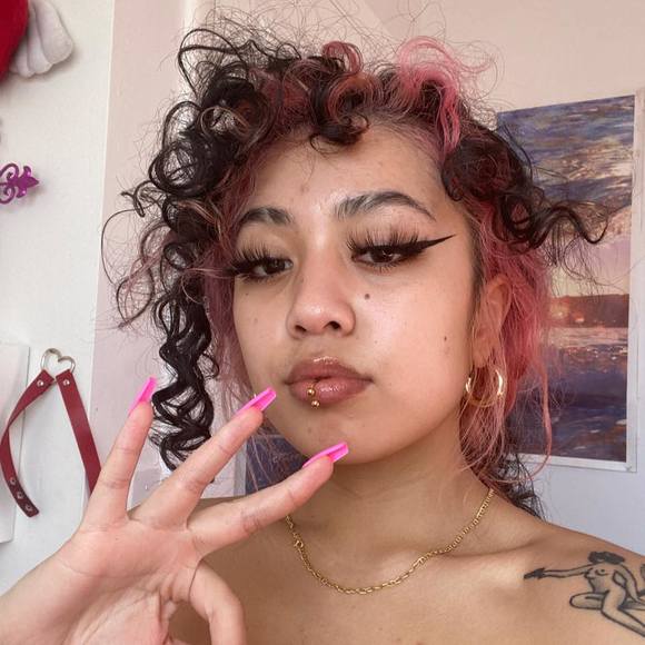 Profile Picture of Ravenne alexia Tulin (@sujjja) on Poshmark