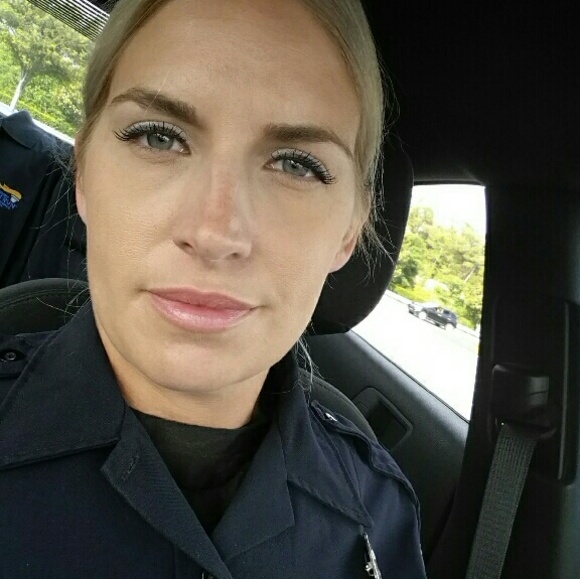 Profile Picture of Amanda Walters (@firehawk1397) on Poshmark