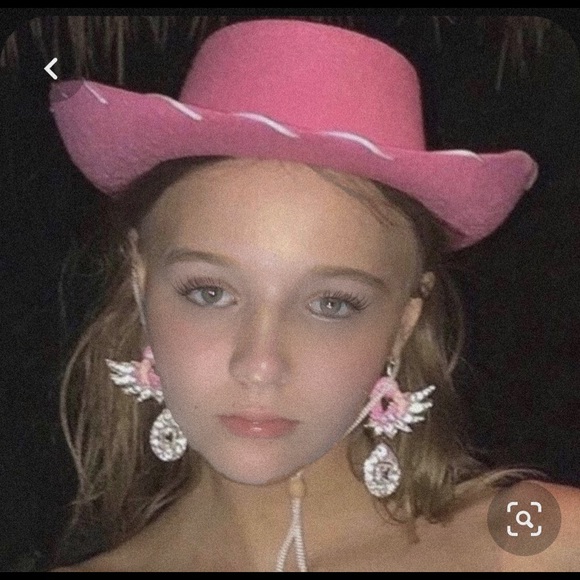 Profile Picture of Tiara Cross (@toeara) on Poshmark