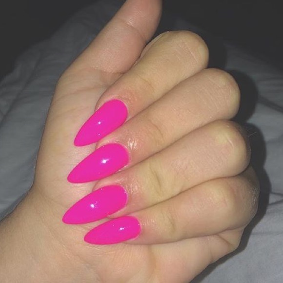 Profile Picture of Javis Reyes (@xoxo_cxxx) on Poshmark