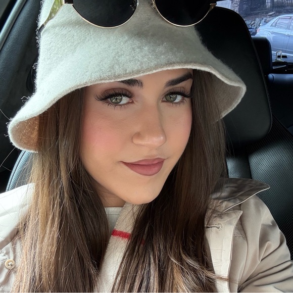 Profile Picture of Alleah Nabhani (@alleahnabhani01) on Poshmark