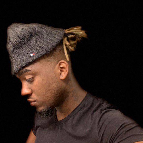 Profile Picture of Ronzavious Barfield (@ronzaviouslouis) on Poshmark