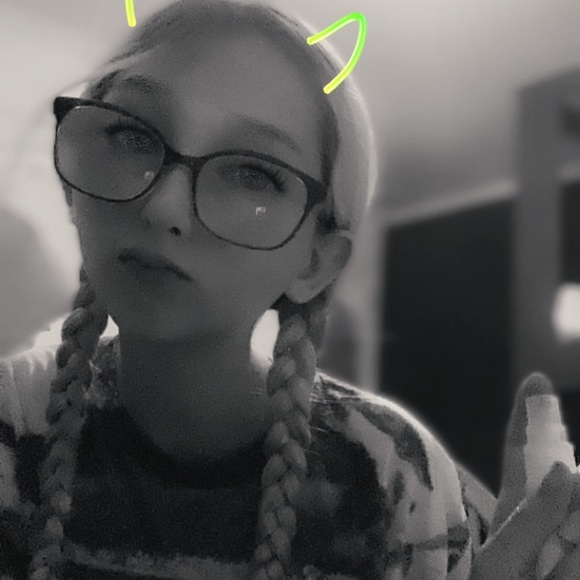 Profile Picture of Riley Ebmeyer (@reaebmeyer) on Poshmark