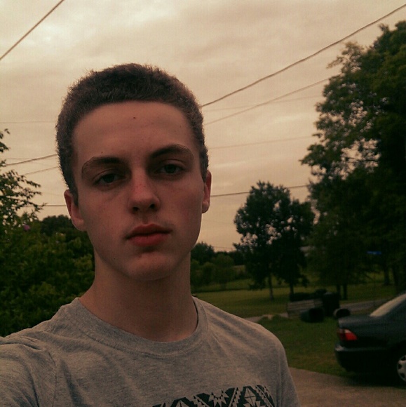 Profile Picture of Alex Stanford (@alexstanfordg) on Poshmark