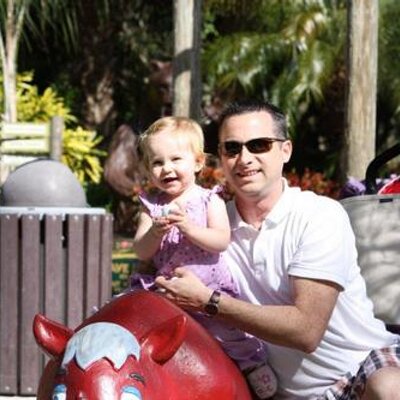 Profile Picture of Barbara Haskell (@bassethoundlady) on Twitter