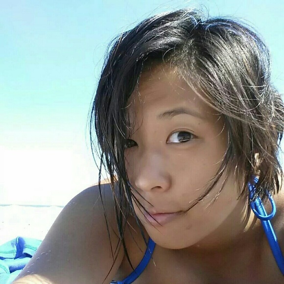 Profile Picture of Alice Hui (@penguinone09) on Poshmark