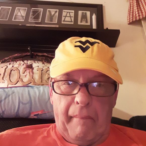 Profile Picture of Daniel Oconnor (@dano111156) on Poshmark