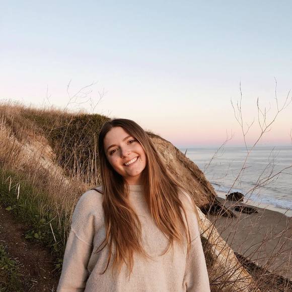 Profile Picture of Claire Knill (@claire_knill) on Poshmark