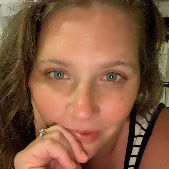 Jean Leard - Poshmark Profile Picture of Jean Leard (@clgndidntwork) on Poshmark