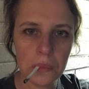 Profile Picture of Anne Edmonds (@laughinglionel) on Youtube