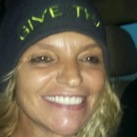 Profile Picture of Stella Andrews (@stellaandrews) on Poshmark