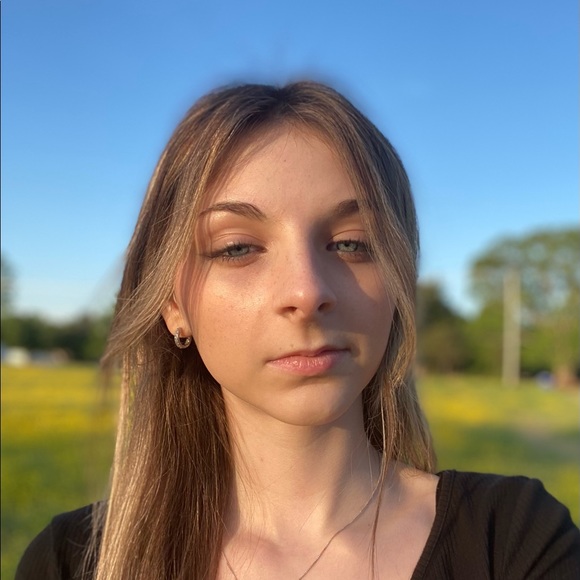 Profile Picture of Sophia Mirabile (@sophia1221884) on Poshmark