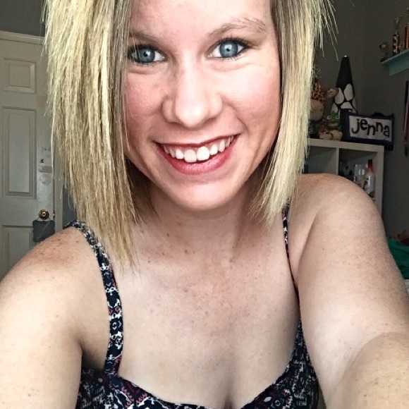 Profile Picture of Jenna Remington (@jenna_remi) on Poshmark