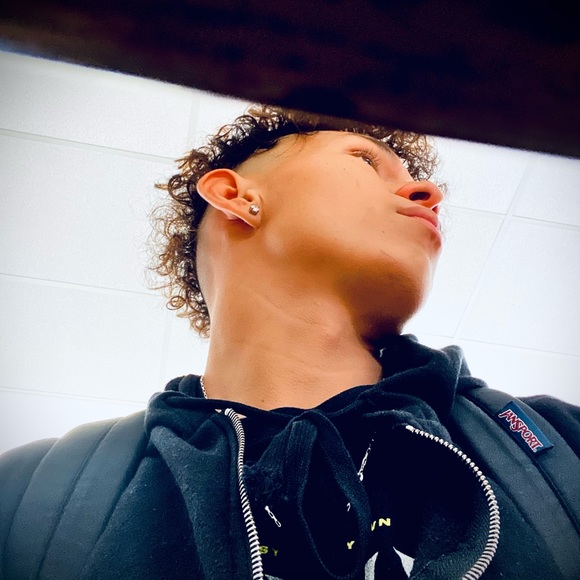 Profile Picture of Christopher Apalategui (@capalategui32) on Poshmark