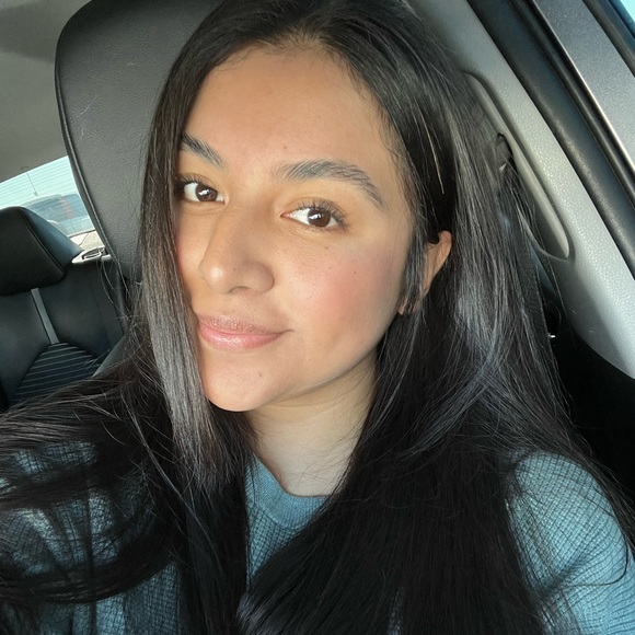 Profile Picture of Jenny Amaya (@jenny87amaya) on Poshmark