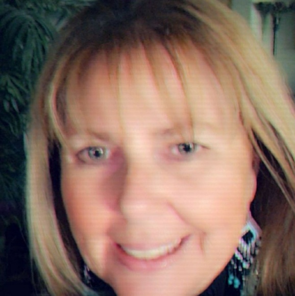 Profile Picture of Paula Consentino (@rivergirl123) on Poshmark