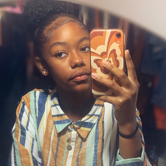 Profile Picture of Cori Lakins (@cori_cheryse) on Poshmark