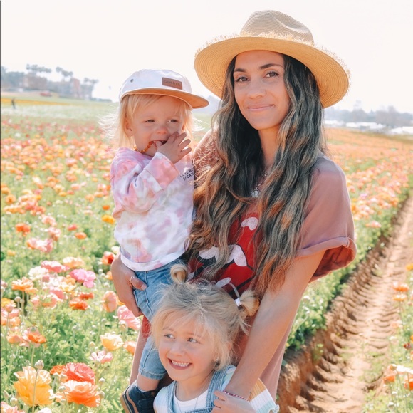 Profile Picture of Tina Petrille (@ktinapetrille) on Poshmark