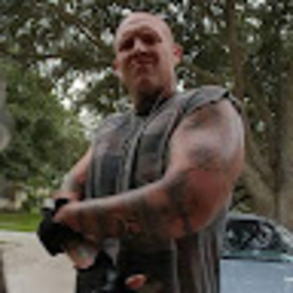 Profile Picture of Robert Murray (@robertmurray494) on Poshmark