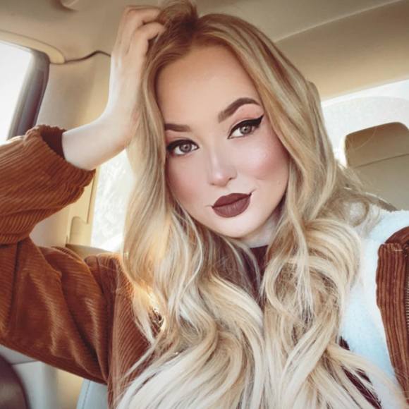 Profile Picture of Allie Conefrey (@allieconefrey) on Poshmark