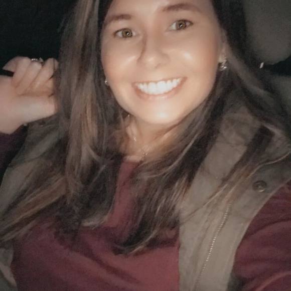 Profile Picture of Rachel Walcutt (@rachiewalcutt) on Poshmark