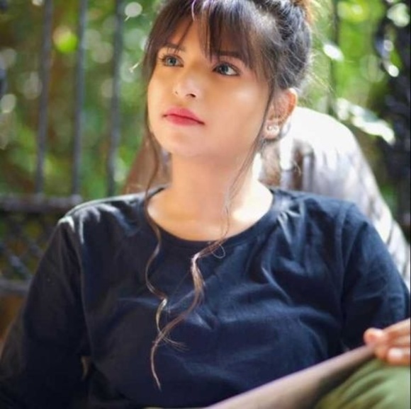 Profile Picture of Anshika Pandey (@anshikapande309) on Poshmark