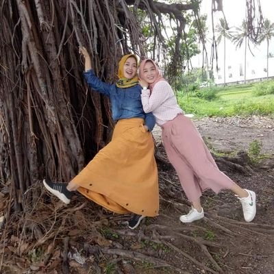 Profile Picture of  🌸PUTRI KEMBAR 🌸 (@SandraCalvin6) on Twitter