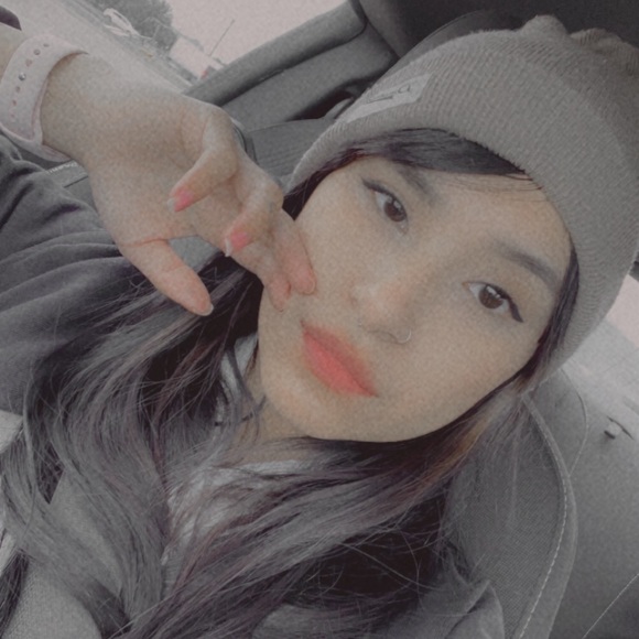 Profile Picture of Lena Nguyen (@lenanguyennnnn) on Poshmark