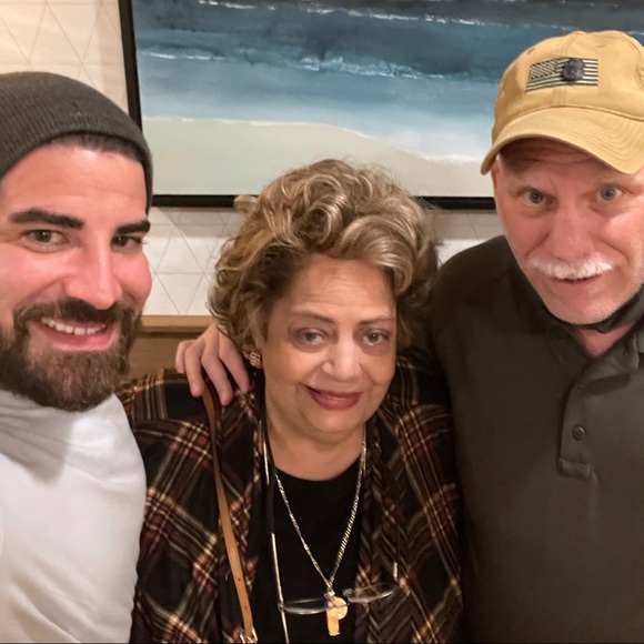 Profile Picture of Karen Lavore (@karenlavore) on Poshmark