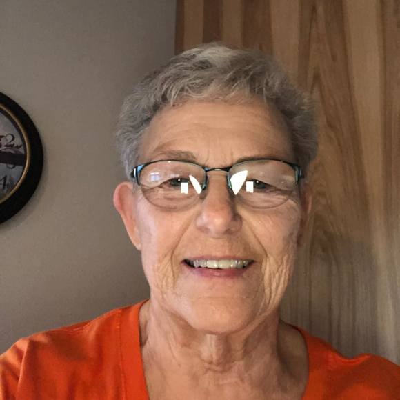 Profile Picture of Marilyn Uhlenkamp (@muhlenkamp) on Poshmark