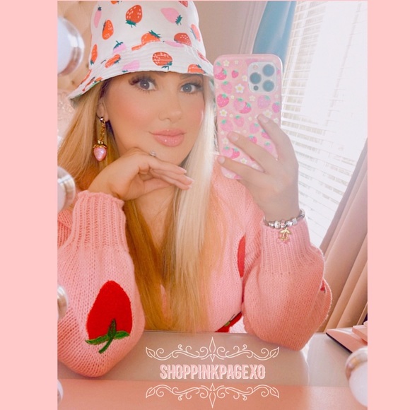 Profile Picture of Cindy Diaz (@shoppinkpagexo) on Poshmark