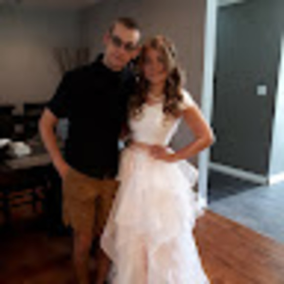 Profile Picture of Lauren Fields (@laurenfields183) on Poshmark