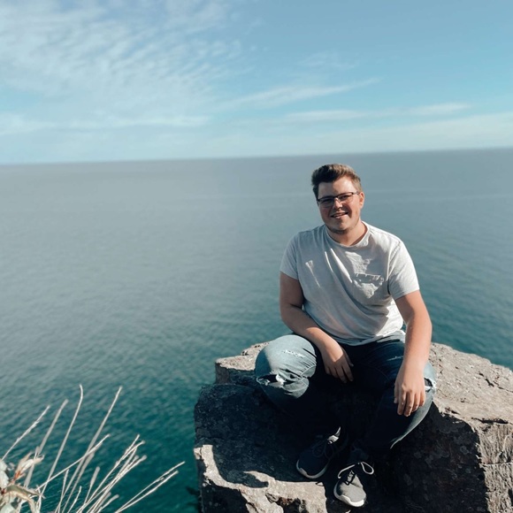 Profile Picture of Andrew Dale (@andrewdale99) on Poshmark