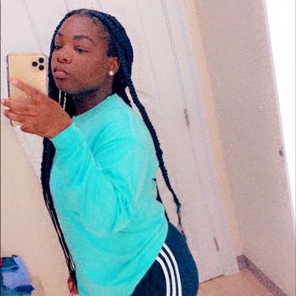 Profile Picture of Ariel Nichole (@arielnichole4) on Poshmark