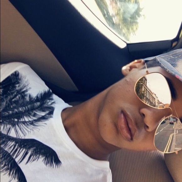 Profile Picture of Alex Oviedo (@alexo17) on Poshmark